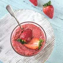 Jahodový chia pudink s šípky