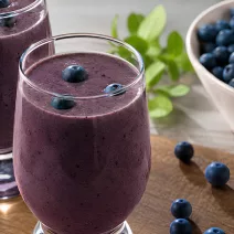 Uklidňující smoothie s tulsi a borůvkami