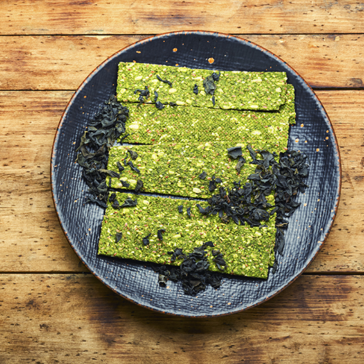 Domácí chipsy s řasami kelp a spirulinou
