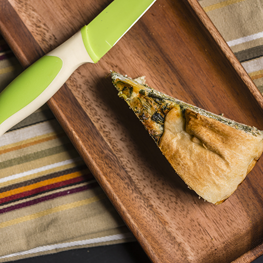 Keto koláč se špenátem, ašvagandou a slupkami jitrocele